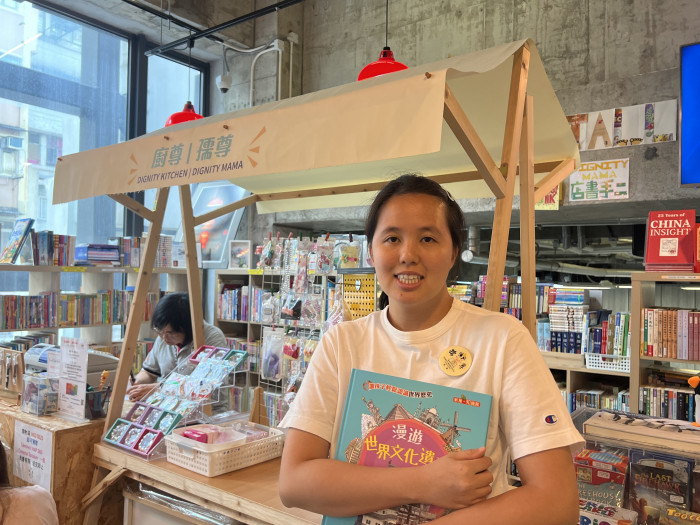 「孺尊」书店 「小经理」Cindy热爱现时的工作，在空闲时更会到「618上海街」的书店担任义工。